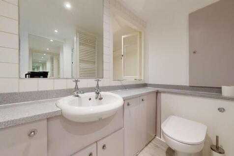 Ft8, 163 Cromwell Rd bathroom2.3.jpg