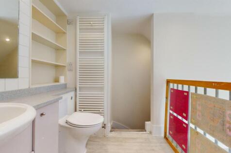Ft8, 163 Cromwell Rd master bathroom2.jpg