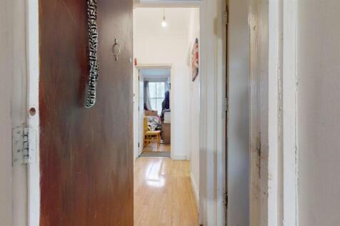 Flat A, 5HogarthPlacehallway2.jpg