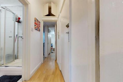 Flat A, 5HogarthPlacehallway.jpg