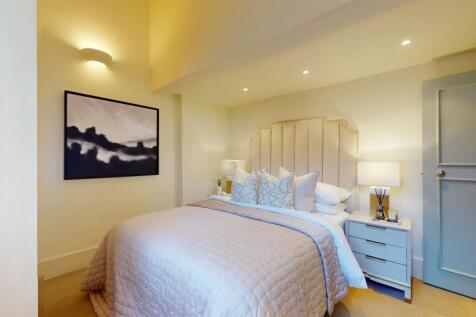ft5 99 QGlivingbedroom1.3.jpg