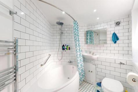 18KRbathroom.jpg