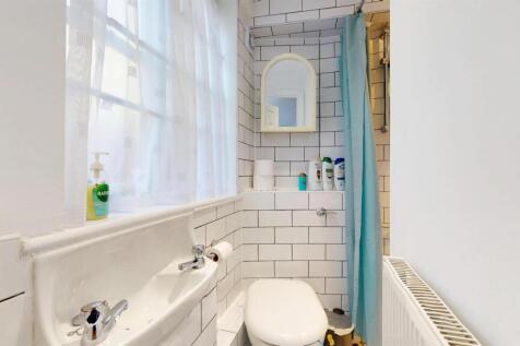 18KRbathroom2.jpg