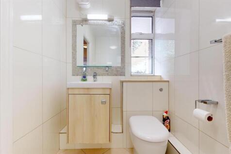 30RCbathroom.jpg