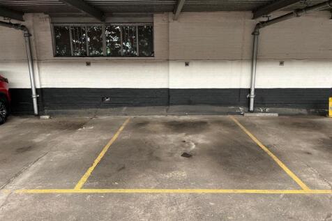 17FAprivateparkingbay.jpg