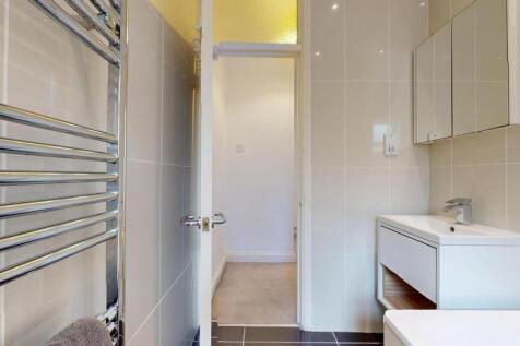 Oakden Streetbathroom2.jpg