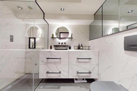 1BKHbathroom3.jpg