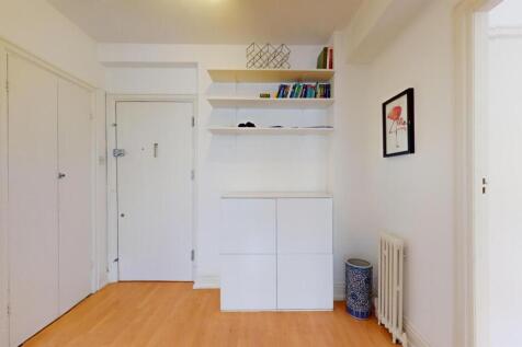 33Redcliffe Closehallway.jpg