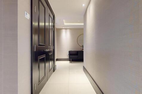 81CHhallway.jpg