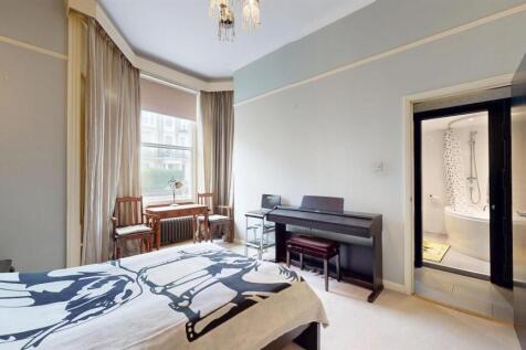 32ERmasterbedroom2.jpg