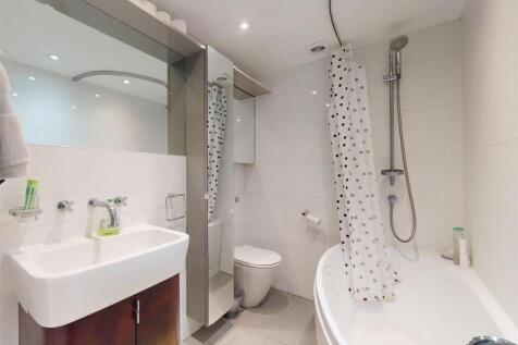 32ERbathroom.jpg