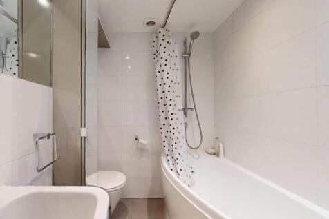 32ERbathroom2.jpg