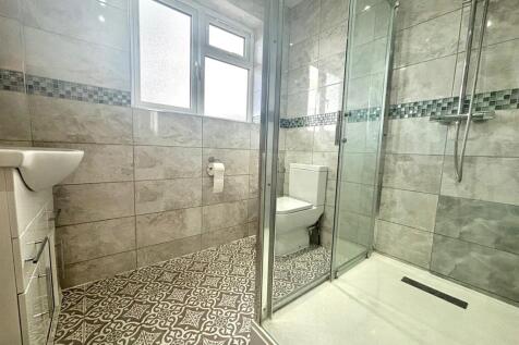 Family Bathroom.jpg