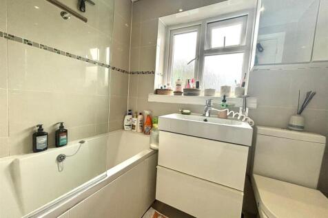Upstairs Bathroom.jpeg