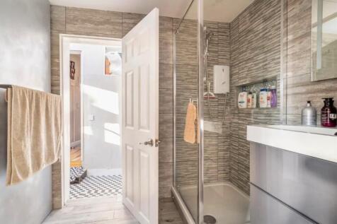 Downstairs bathroom.jpeg