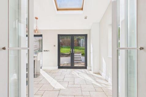 Dining room to kitchen