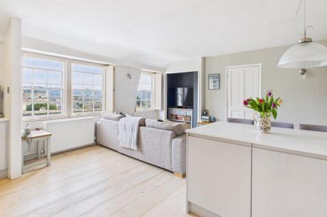 Kitchen / Living Room