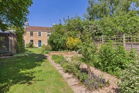 Garden to front
