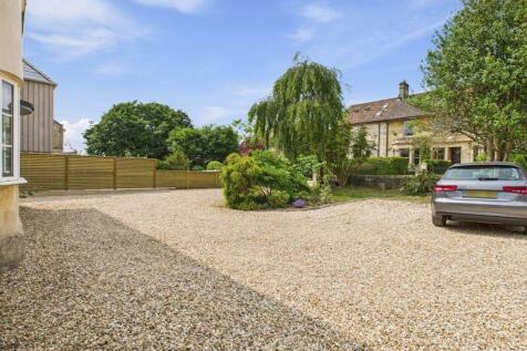 Driveway to front