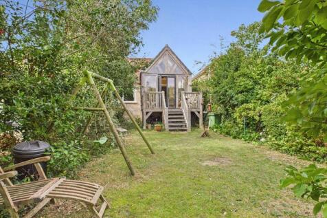 Garden to house