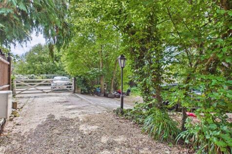 Garden to driveway