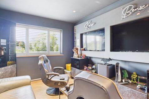 Bedroom / Games room