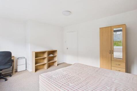 Sitting room / Bedroom