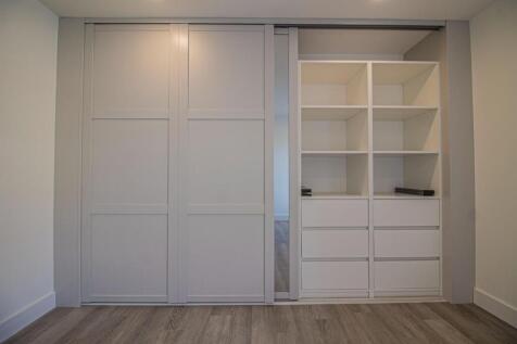 Apartment 1_Saddler&#39;s Court [Extensive Built-in Wa