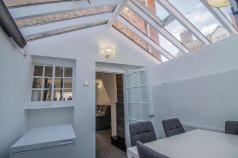 1 Vinefields [Sun Room 02].jpg