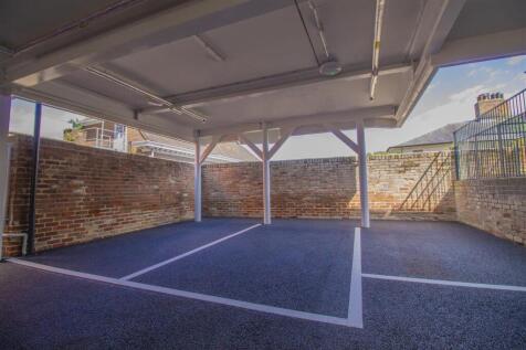 6 Lower Baxter Street [Covered parking].jpg