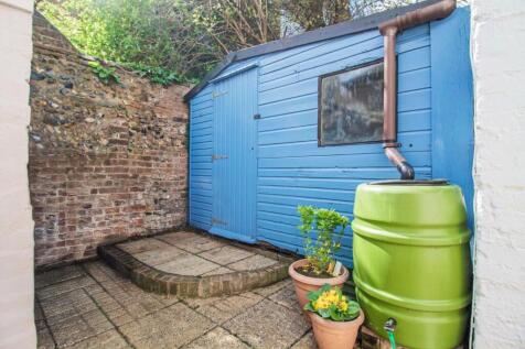 Cobbler&#39;s Cottage, Sparhawk Street [Garden Shed] 0
