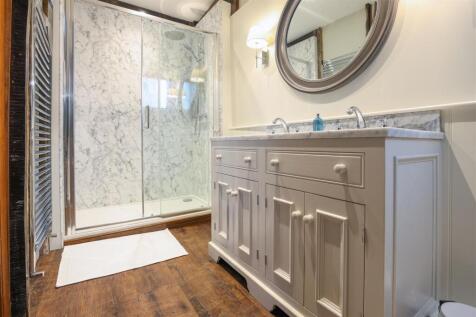 63 Whiting Street [Bathroom].jpg