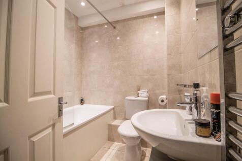 19B Abbeygate Street, BSE [Bathroom].jpg