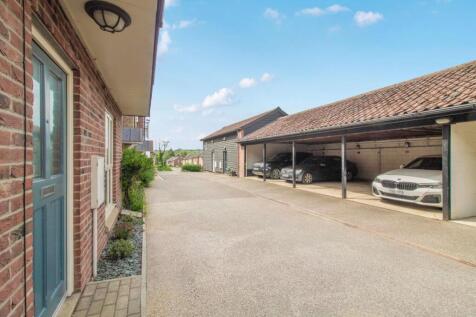 8 St. Edmundsbury Mews [Cart Lodge] 01.jpg
