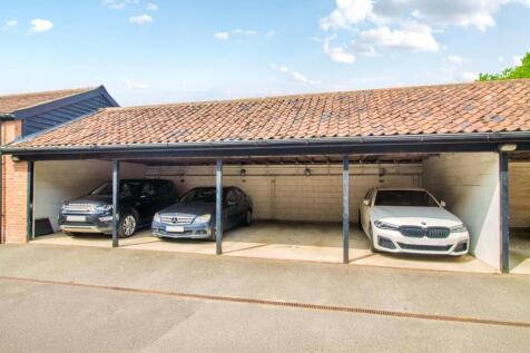8 St. Edmundsbury Mews [Cartlodge] 01.jpg