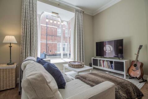 19b Abbeygate Street [Open-Plan Sitting Room Area]