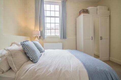 19b Abbeygate Street [Bedroom] 02.jpg