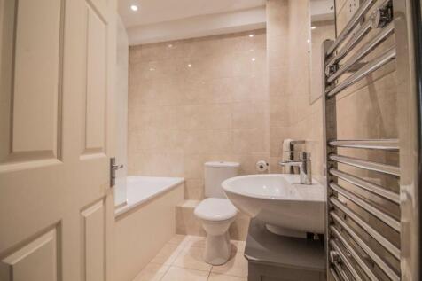 19b Abbeygate Street [Bathroom] 01.jpg