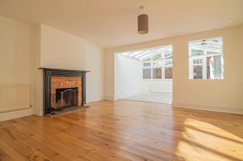 134b Southgate Street [Living Room] 02.jpg