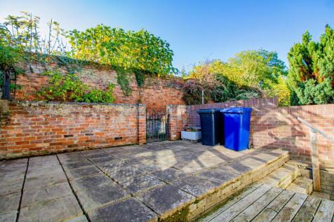 134b Southgate Street [Courtyard Garden].jpg