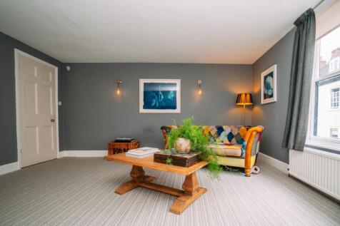 14 Guildhall-06 [Bedroom Two_Sitting Room] 01.jpg