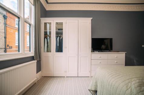 14 Guildhall-21 [Bedroom One] 02.jpg