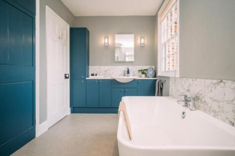 14 Guildhall-34 [Bathroom] 02.jpg