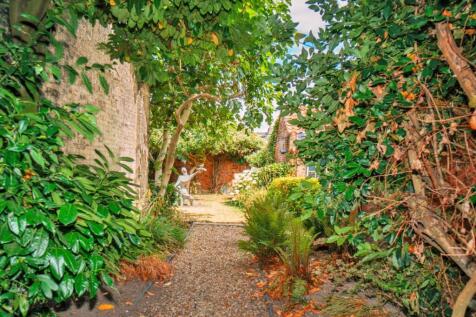 14 Guildhall Street [Garden] 03.jpg