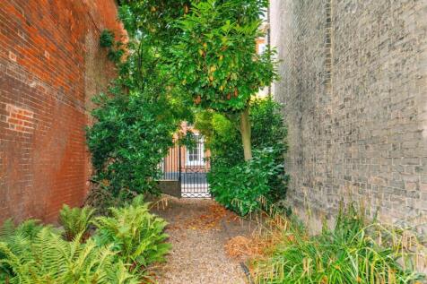 14 Guildhall Street [Garden] 04.jpg