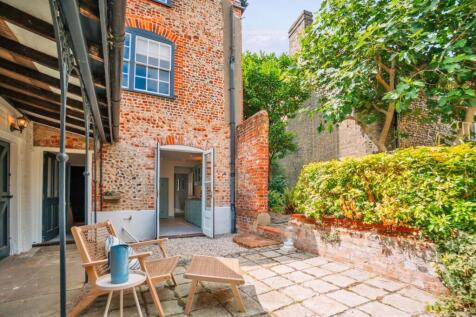 14 Guildhall Street [Garden] 01.jpg