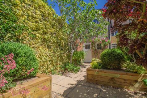 60 Guildhall Street, BSE [Garden] 01.jpg