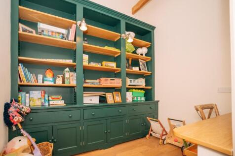 2 Grange Farm Barns [Library Bookcase] 01.jpg