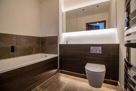 14 Harland Court, Miller&#39;s Quarter [Bathroom] 02.j
