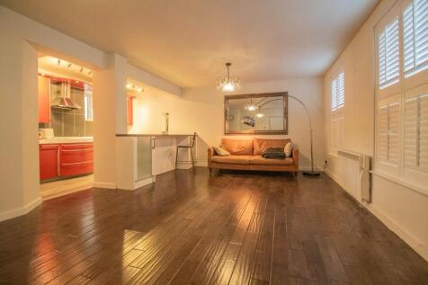 63a Churchgate Street [Living Room] 02.jpg